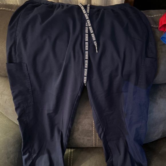 Roth Navy Blue Scrubs Top and Pants - Picture 4 of 5